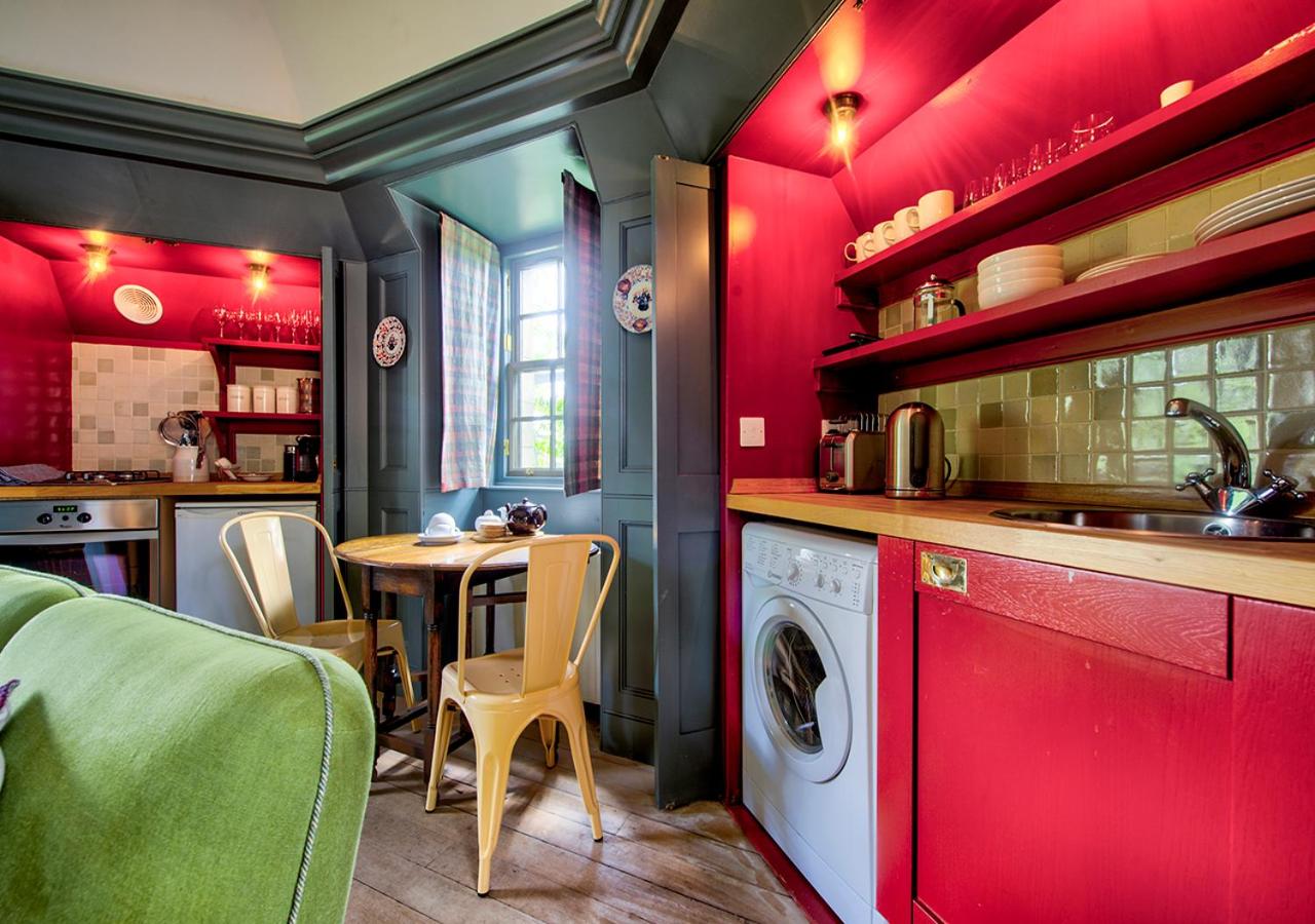 Rock House - Photographer's Studio - Historic Gem in the heart of the City