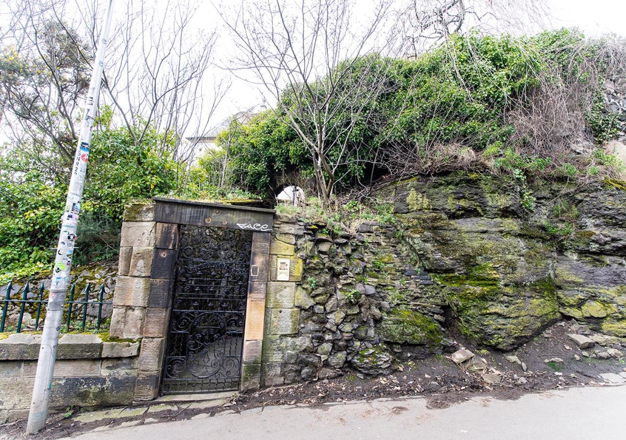 Rock House - Photographer's Studio - Historic Gem in the heart of the City