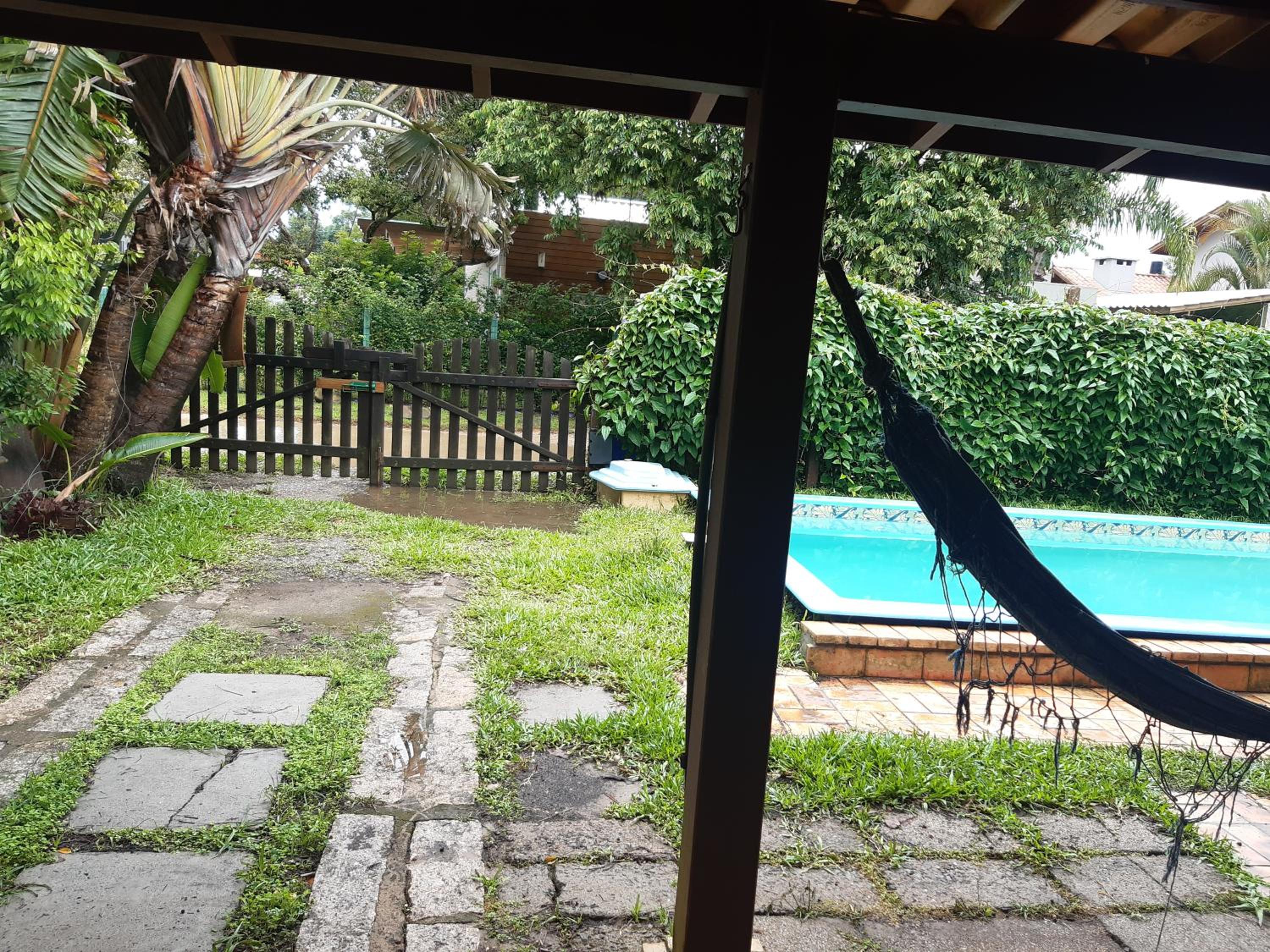 Casa Rústica praia da Ferrugem próximo praia com piscina compartilhada