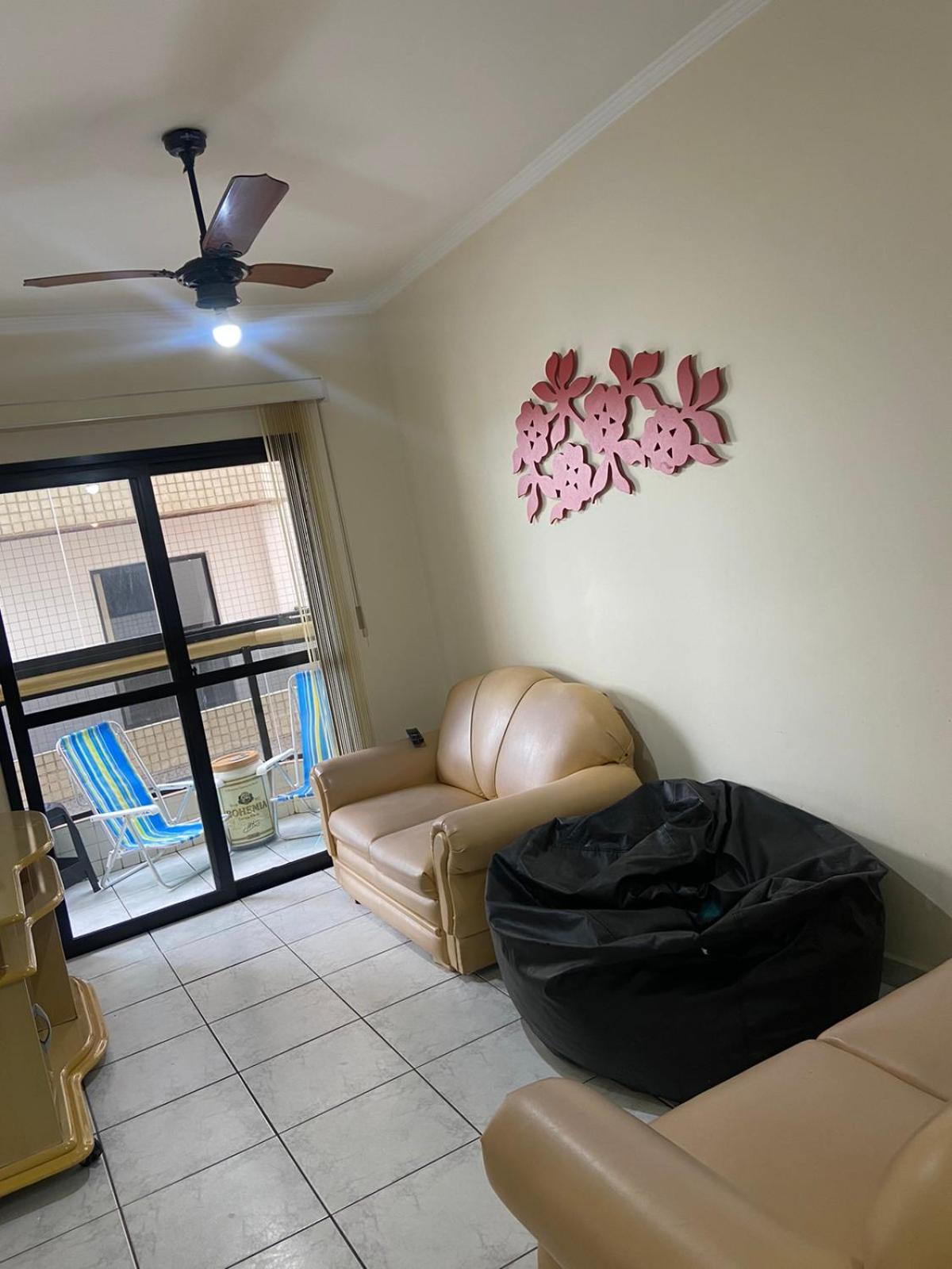 074 Cantinho da Praia - 1 quarto c/ varanda - 200 m da praia - WI FI e com área de lazer - PISCINA e Salão de Jogos e ESTACIONAMENTO GRATUITO