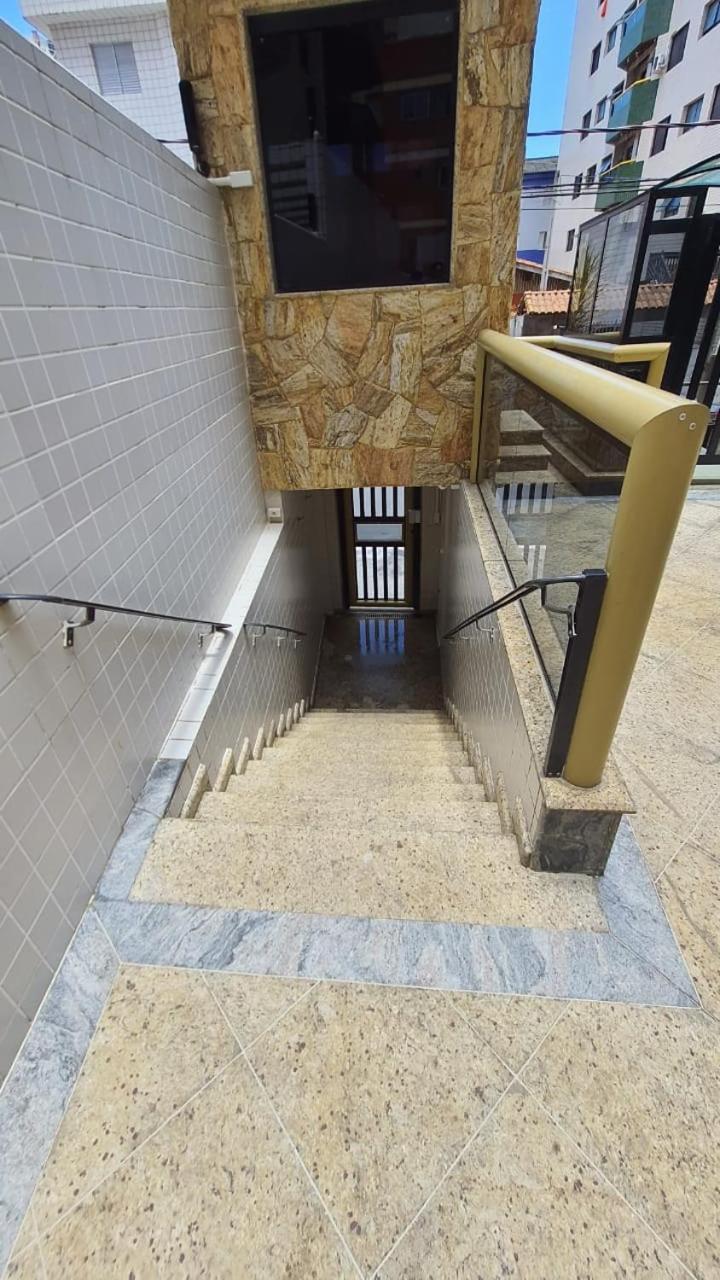 074 Cantinho da Praia - 1 quarto c/ varanda - 200 m da praia - WI FI e com área de lazer - PISCINA e Salão de Jogos e ESTACIONAMENTO GRATUITO