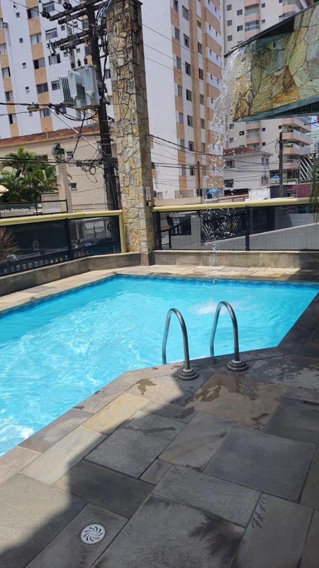 074 Cantinho da Praia - 1 quarto c/ varanda - 200 m da praia - WI FI e com área de lazer - PISCINA e Salão de Jogos e ESTACIONAMENTO GRATUITO