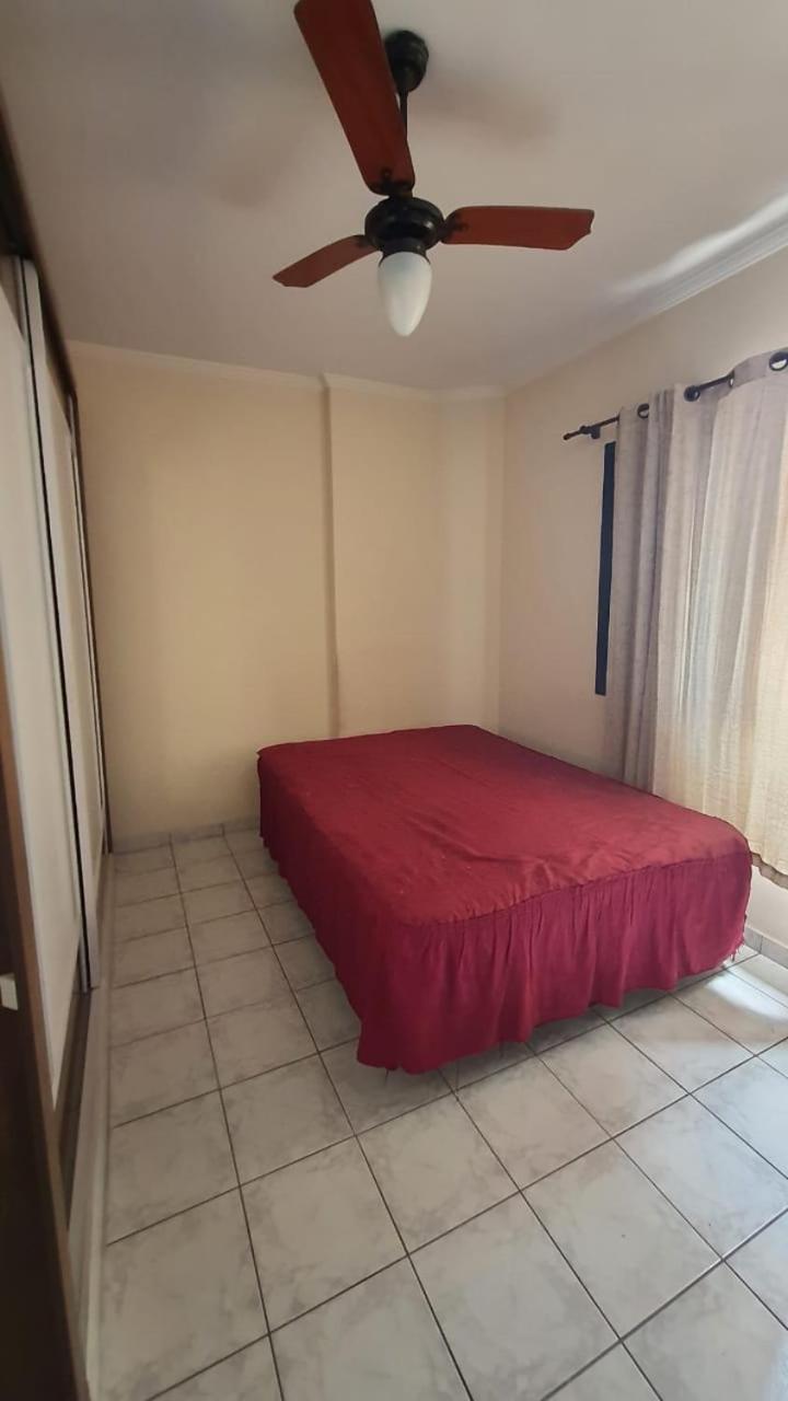 074 Cantinho da Praia - 1 quarto c/ varanda - 200 m da praia - WI FI e com área de lazer - PISCINA e Salão de Jogos e ESTACIONAMENTO GRATUITO