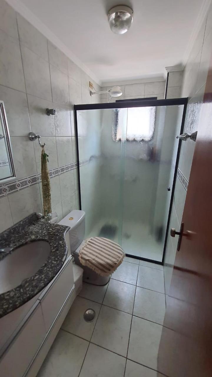 074 Cantinho da Praia - 1 quarto c/ varanda - 200 m da praia - WI FI e com área de lazer - PISCINA e Salão de Jogos e ESTACIONAMENTO GRATUITO
