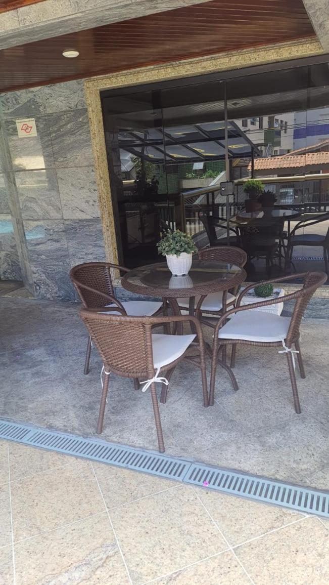 074 Cantinho da Praia - 1 quarto c/ varanda - 200 m da praia - WI FI e com área de lazer - PISCINA e Salão de Jogos e ESTACIONAMENTO GRATUITO
