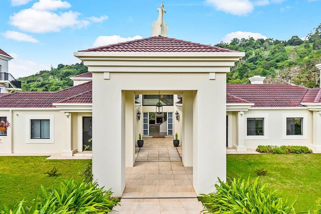 Maleny Chateau Pool Country Experience, Creek, Gym