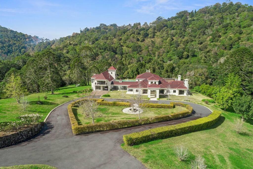 Maleny Chateau Pool Country Experience, Creek, Gym