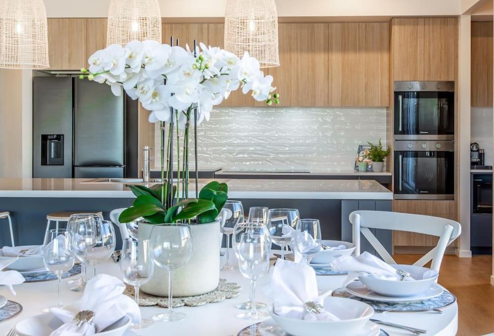 Capri Waterfront Resort-Style 5BR & Pool