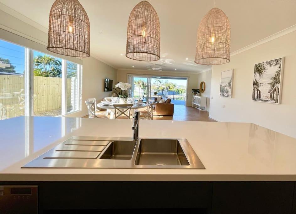 Capri Waterfront Resort-Style 5BR & Pool