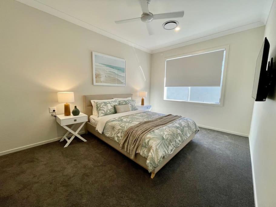 Capri Waterfront Resort-Style 5BR & Pool