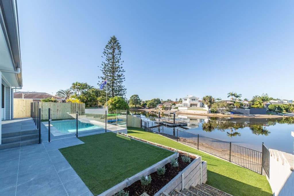 Capri Waterfront Resort-Style 5BR & Pool