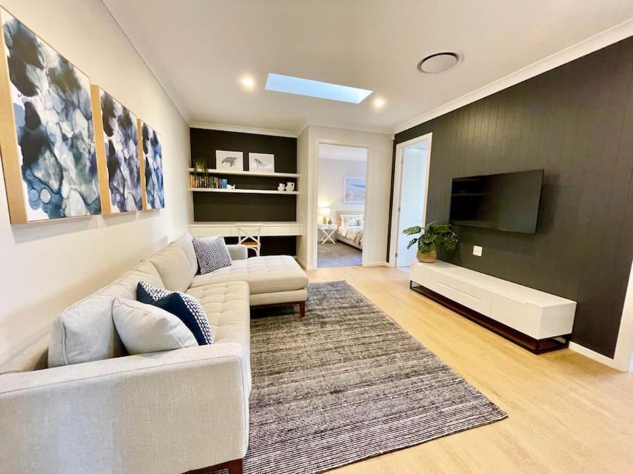 Capri Waterfront Resort-Style 5BR & Pool