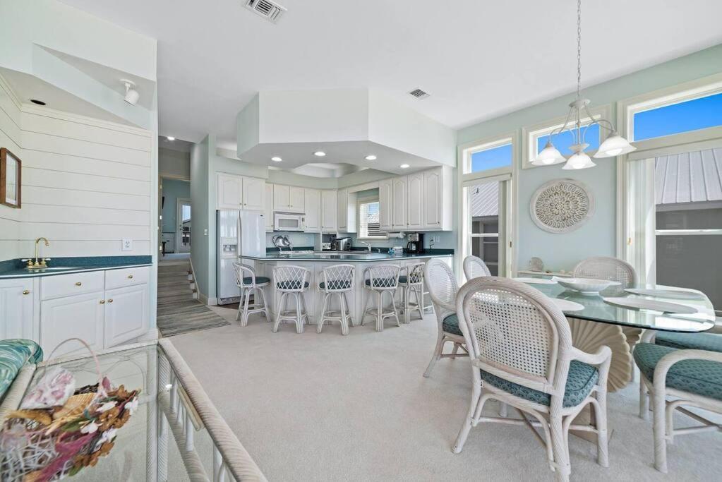 Oceanfront/Zero Steps to Beach/Views/4BR view 3