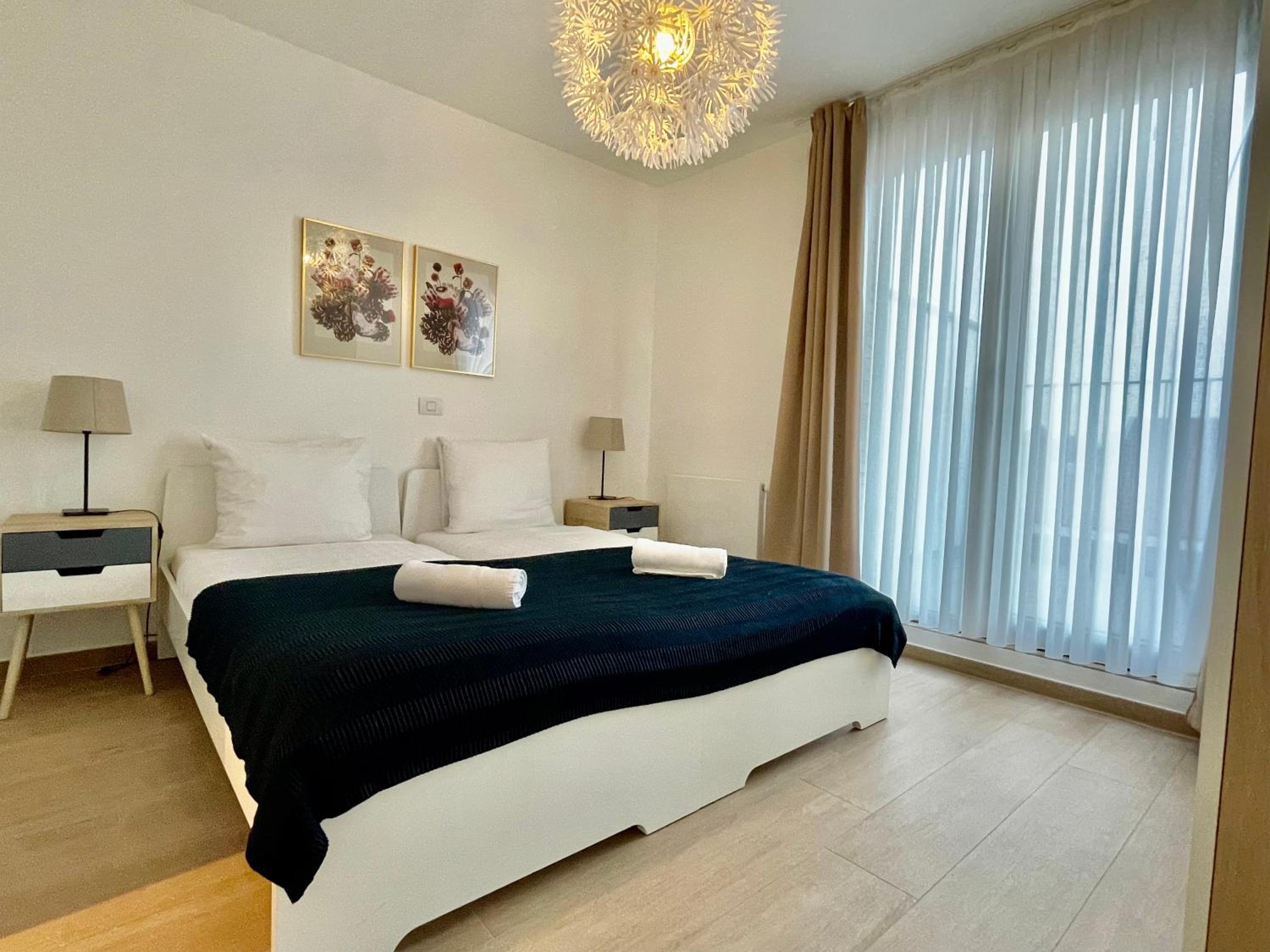 OneLuxStay near Diamond District