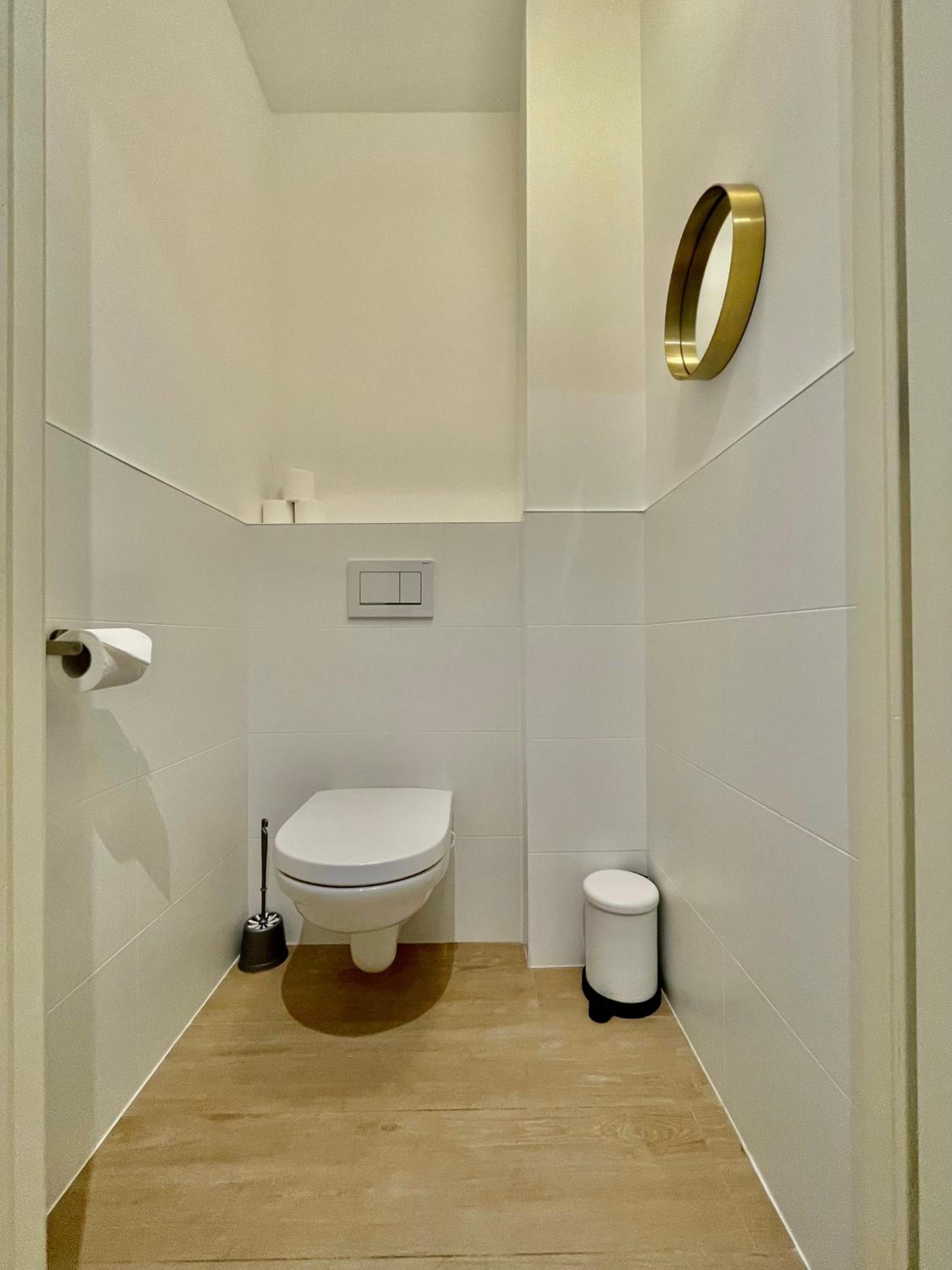 OneLuxStay near Diamond District