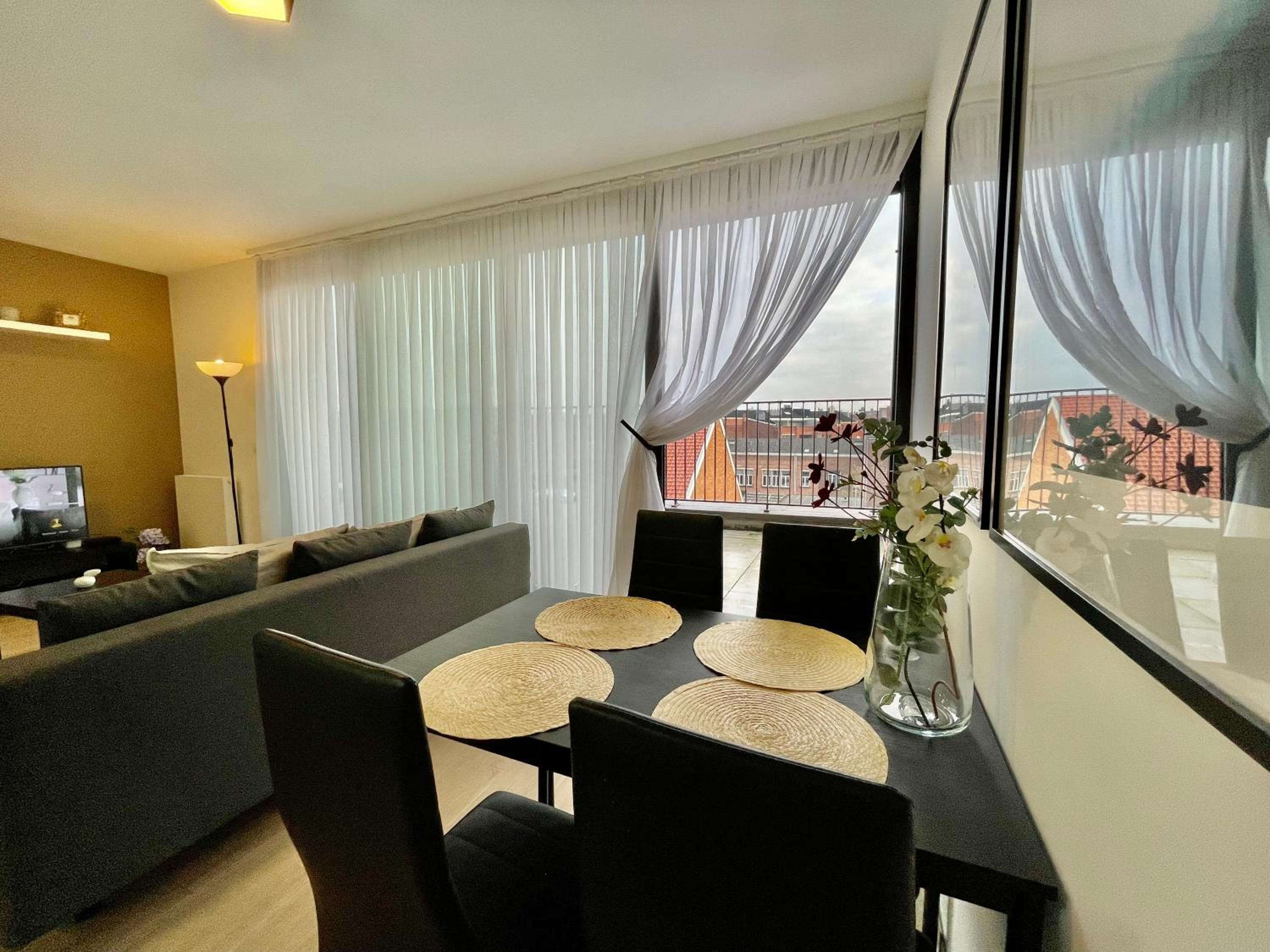 OneLuxStay near Diamond District
