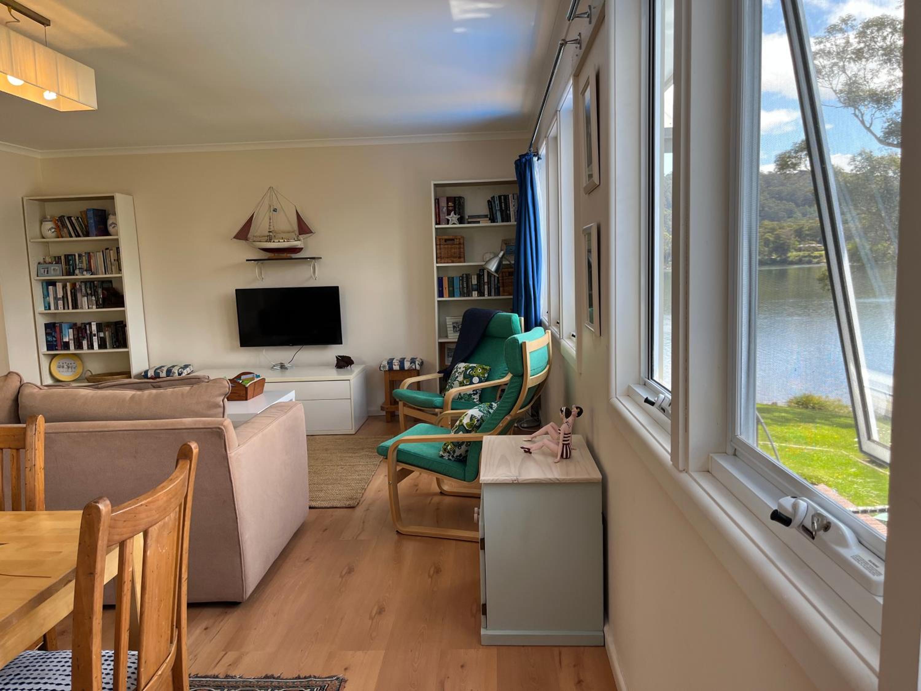Anchorage Waterfront Retreat view 4