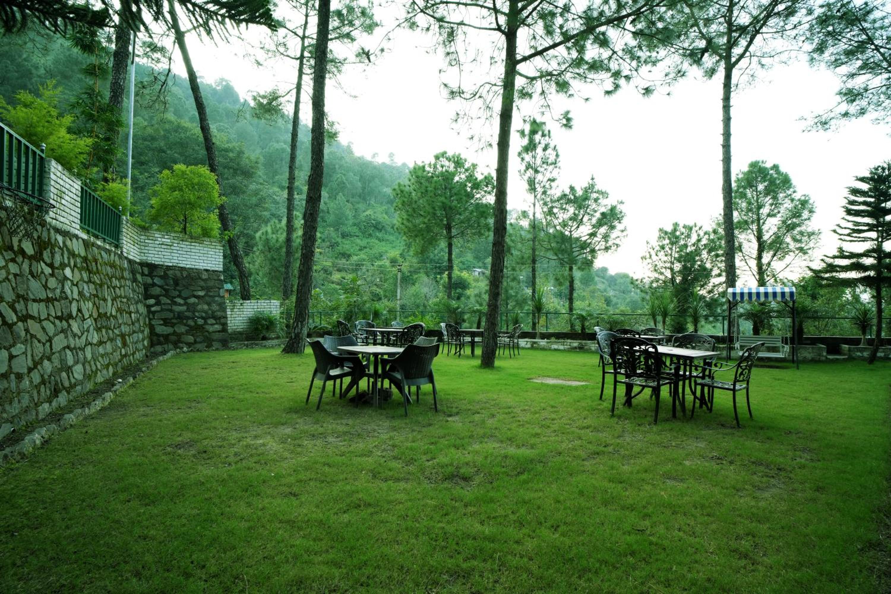 Pineland Resorts & Chalets Kasauli view 4