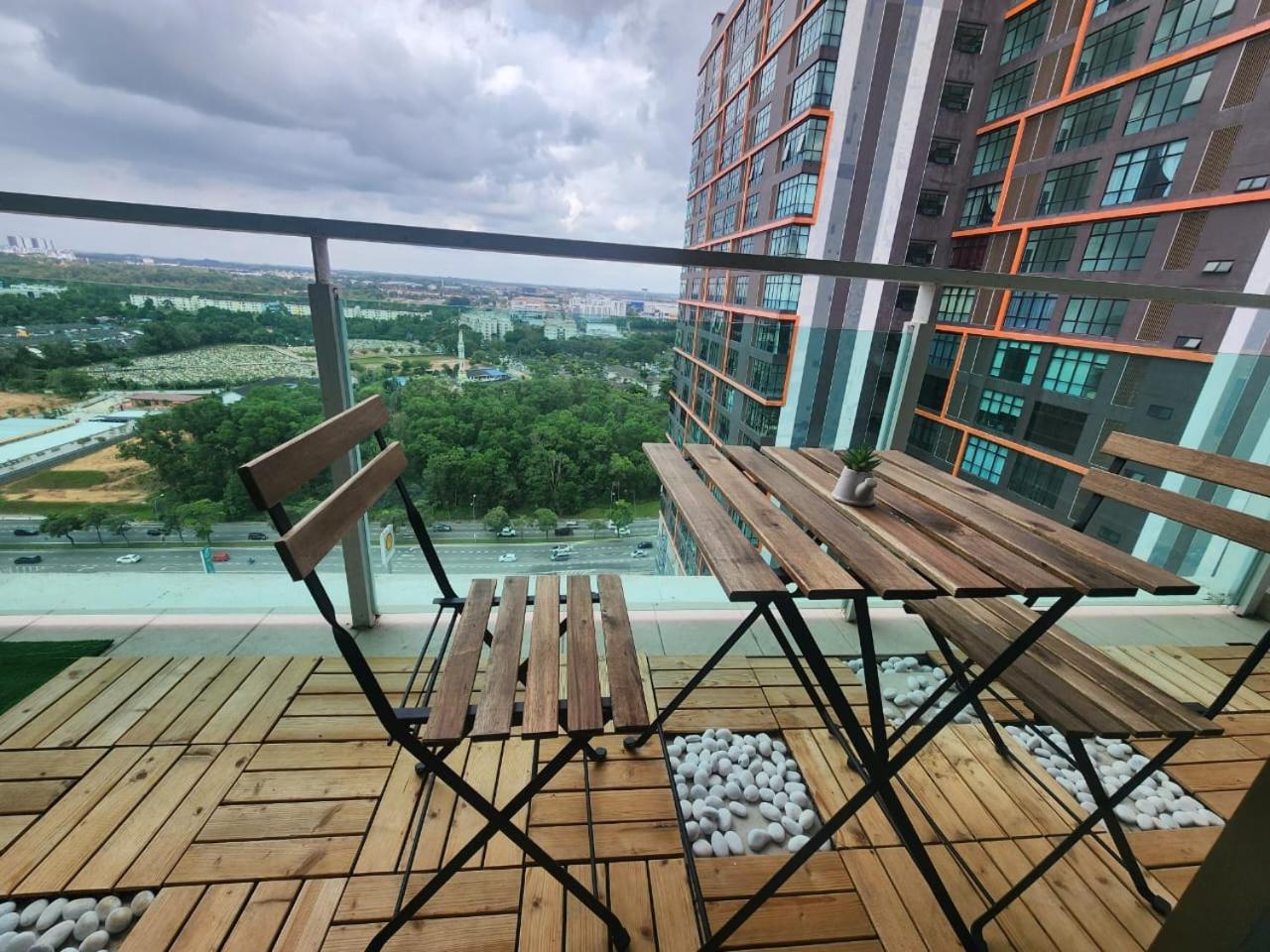 19-JY Sweet Homestay Studio High Floor at PALAZIO Mount Austin