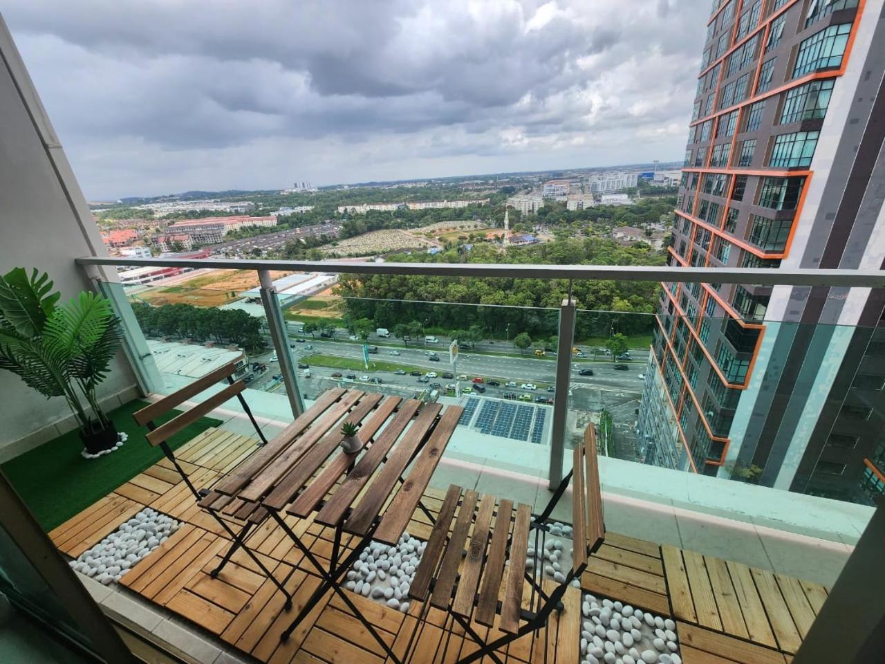 19-JY Sweet Homestay Studio High Floor at PALAZIO Mount Austin
