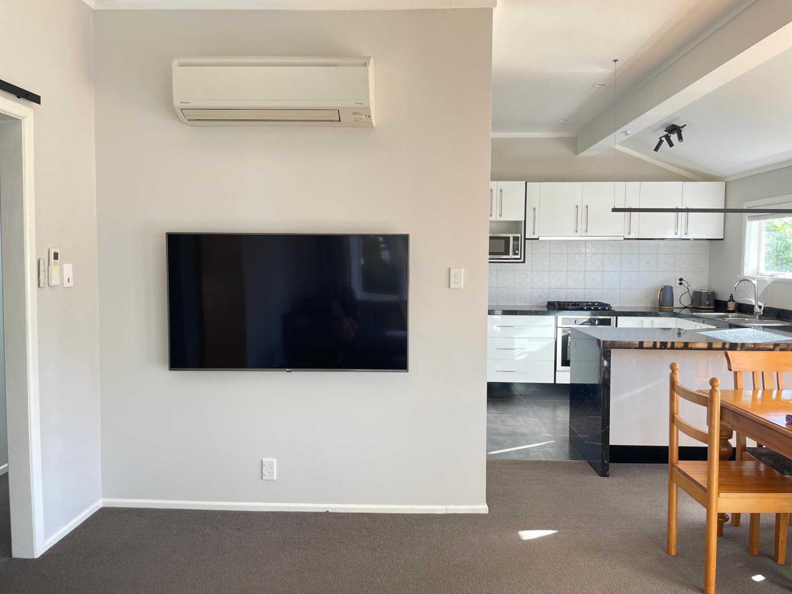 Central Petone, lovely 4 bedroom view 3
