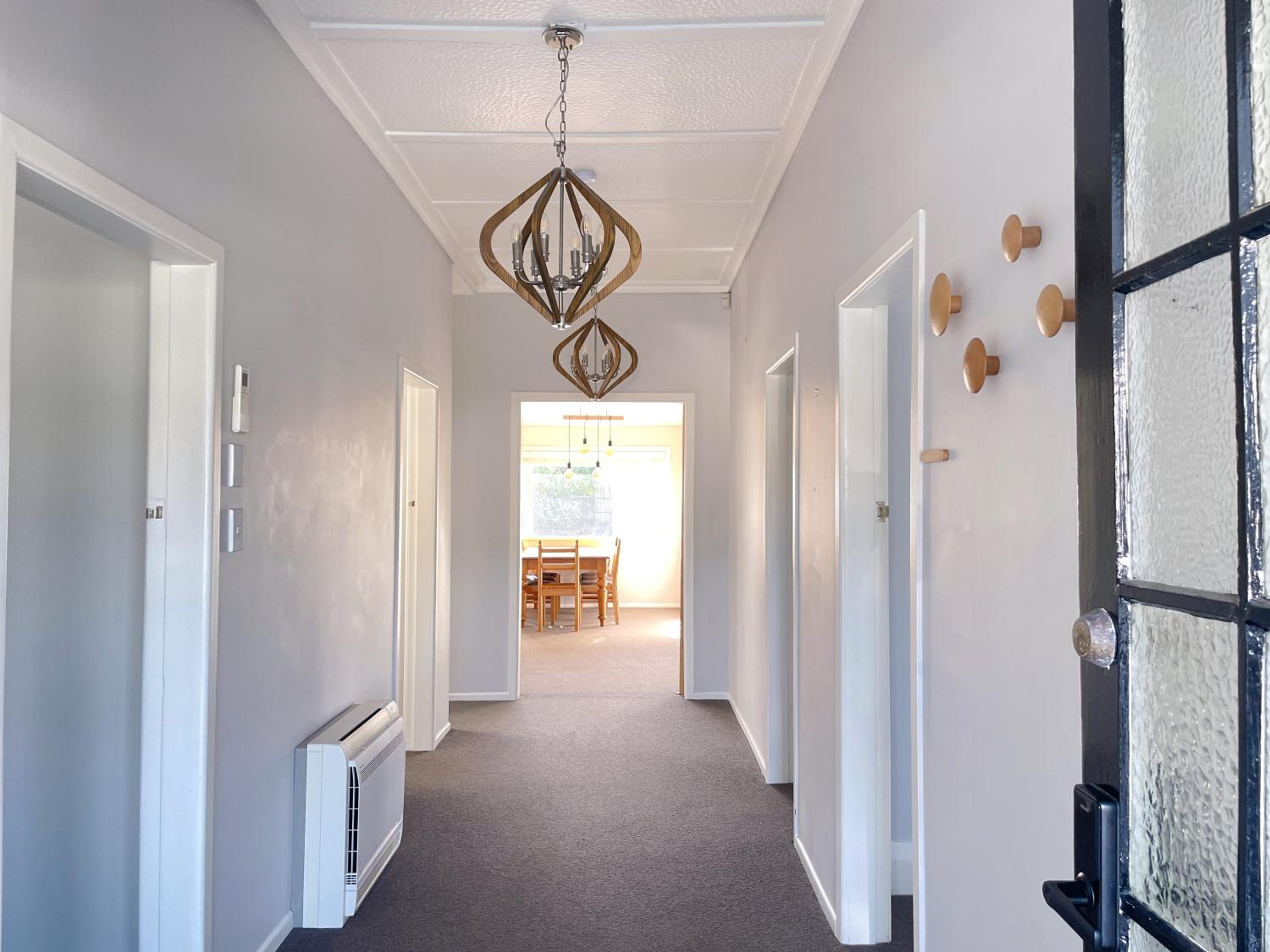 Central Petone, lovely 4 bedroom view 4
