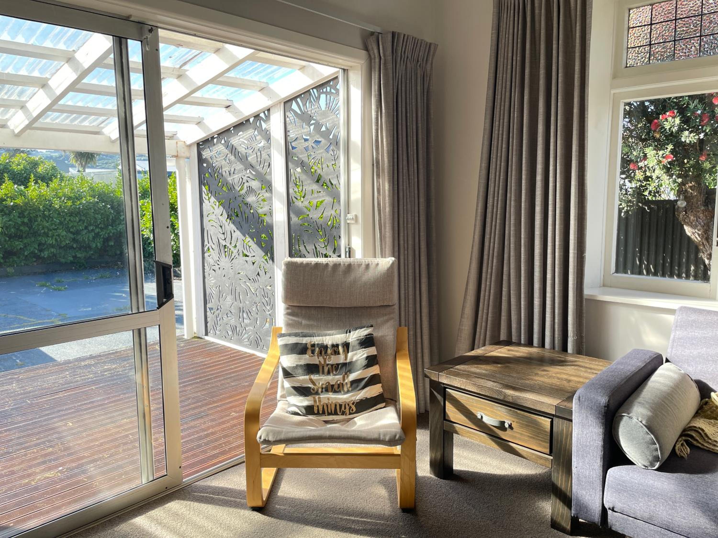 Central Petone, lovely 4 bedroom view 5