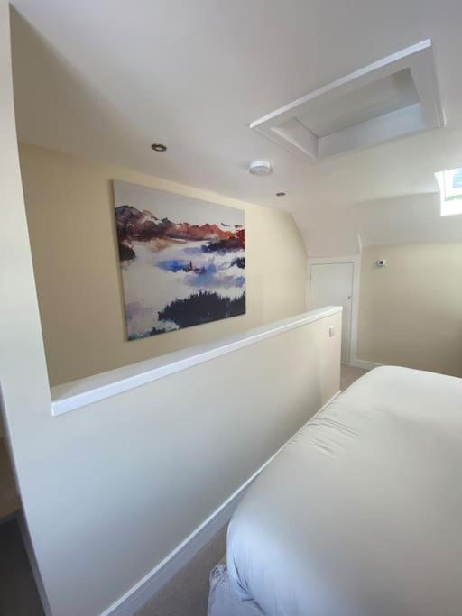 Wee Cottage - Super King bed! view 5