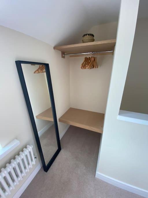 Wee Cottage - Super King bed! view 4