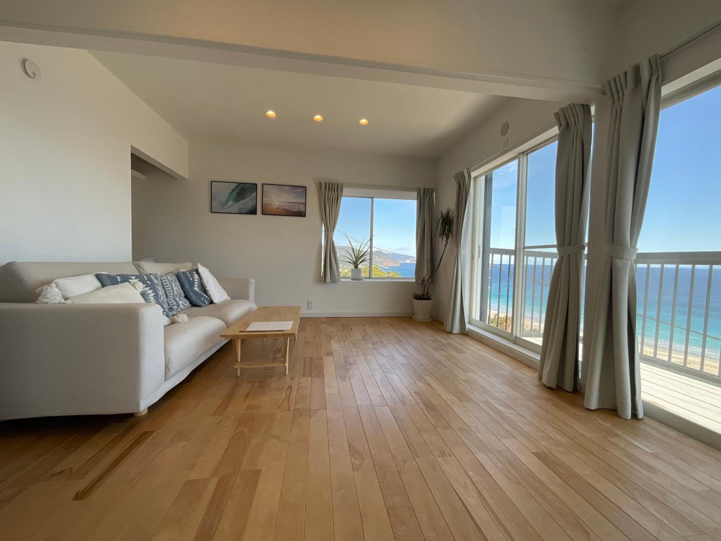 Sirahama Beach House