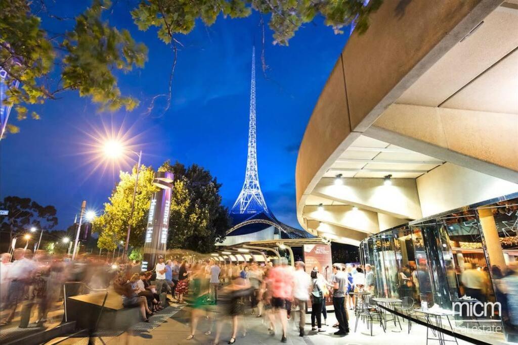 Stylish Southbank apartment Plus Free Parking for 2 Cars