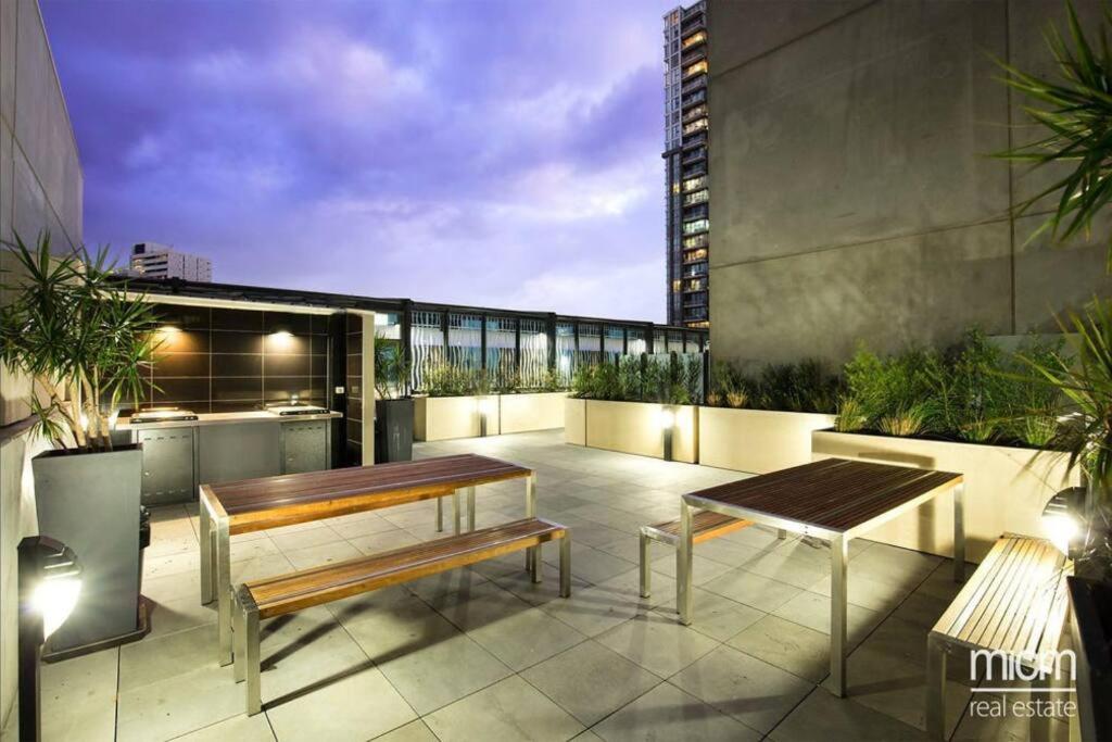 Stylish Southbank apartment Plus Free Parking for 2 Cars
