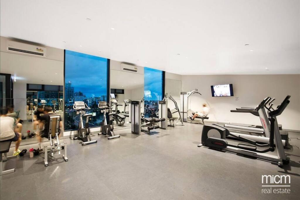 Stylish Southbank apartment Plus Free Parking for 2 Cars