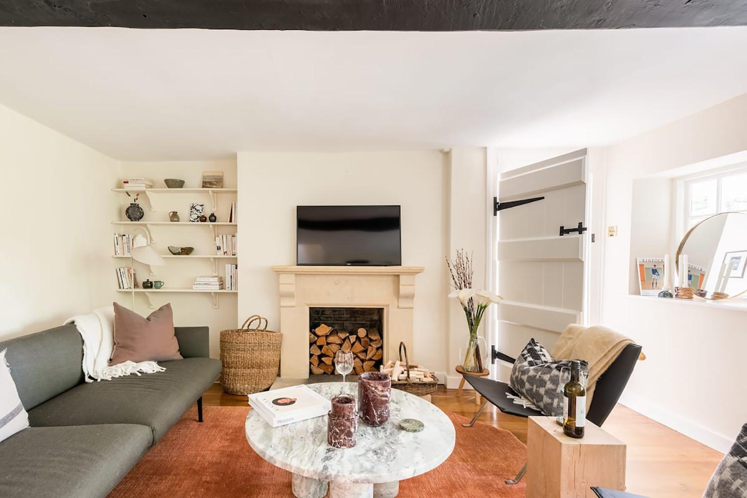 Architect Designed Cosy Cotswold Stone Cottage view 3