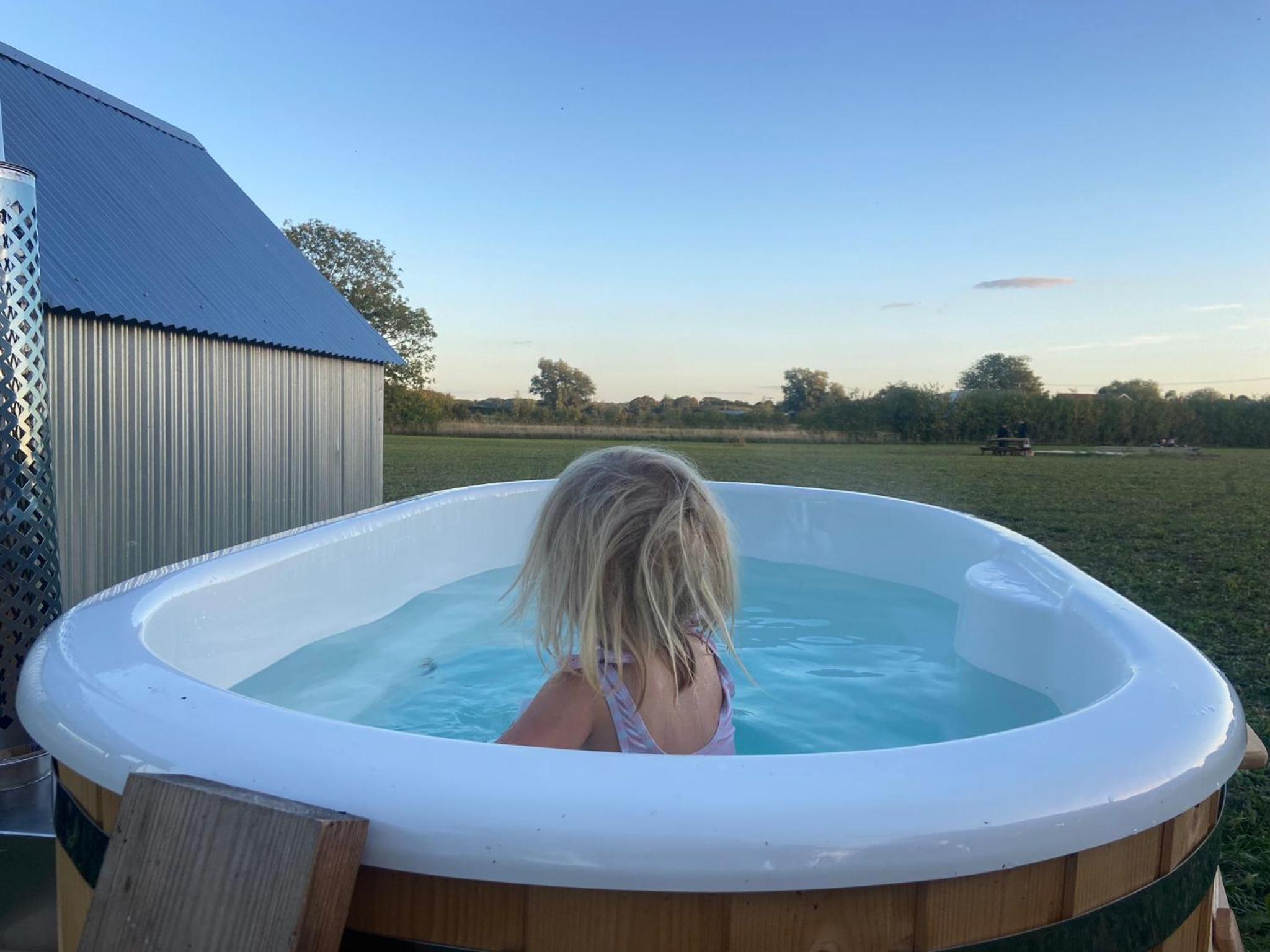 Hotel Fen Meadows Glamping - Luxury Cabins And Bell Tents