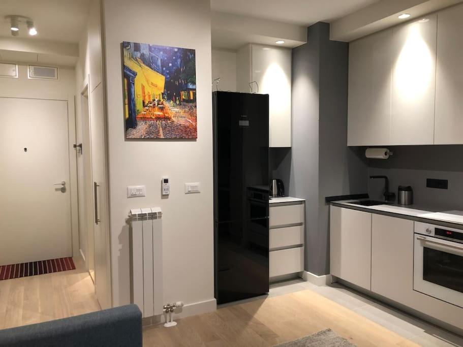 Lovely BW Metropolitan studio