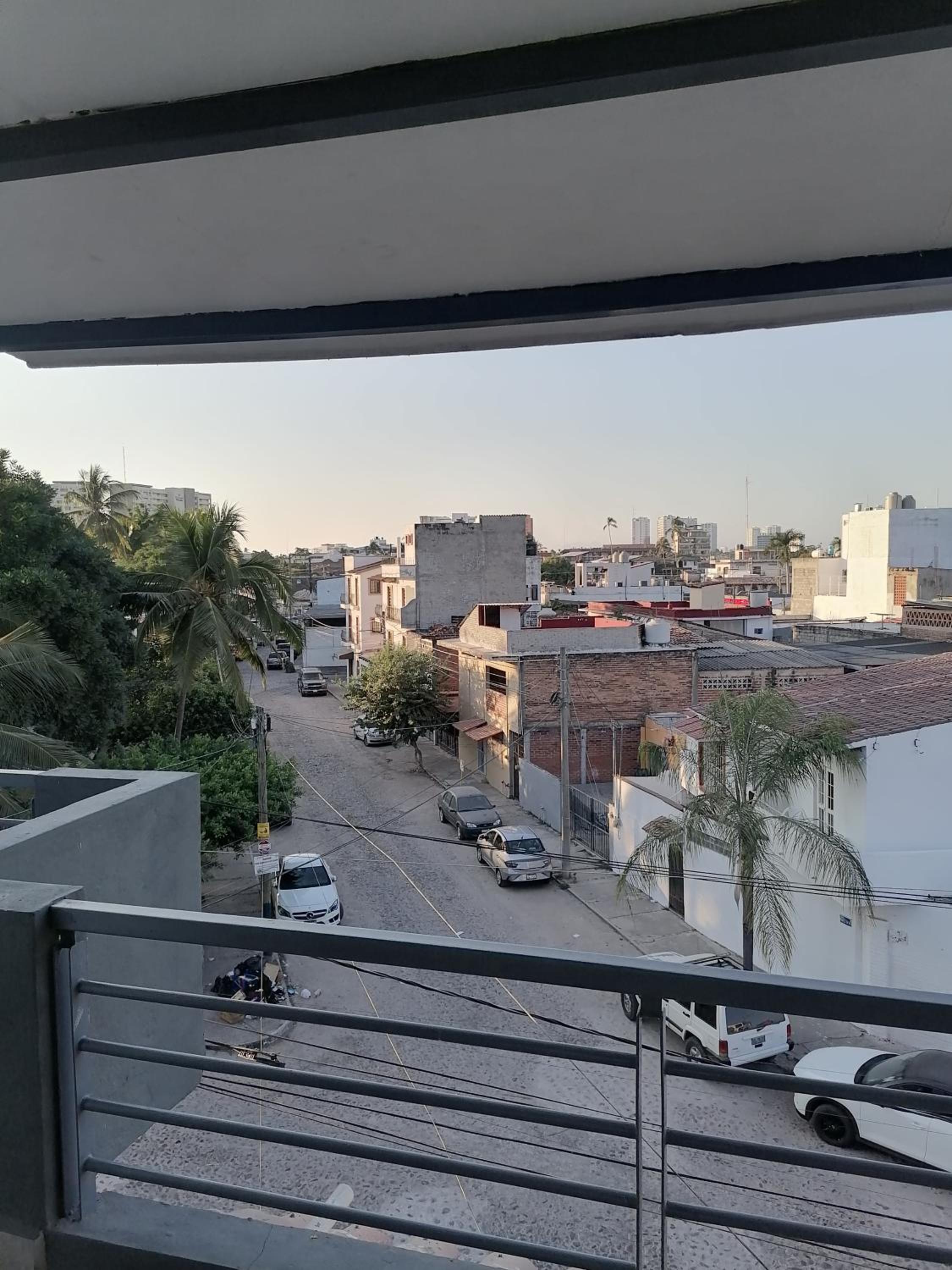 Camberos Place - centrally-located loft-penthouse