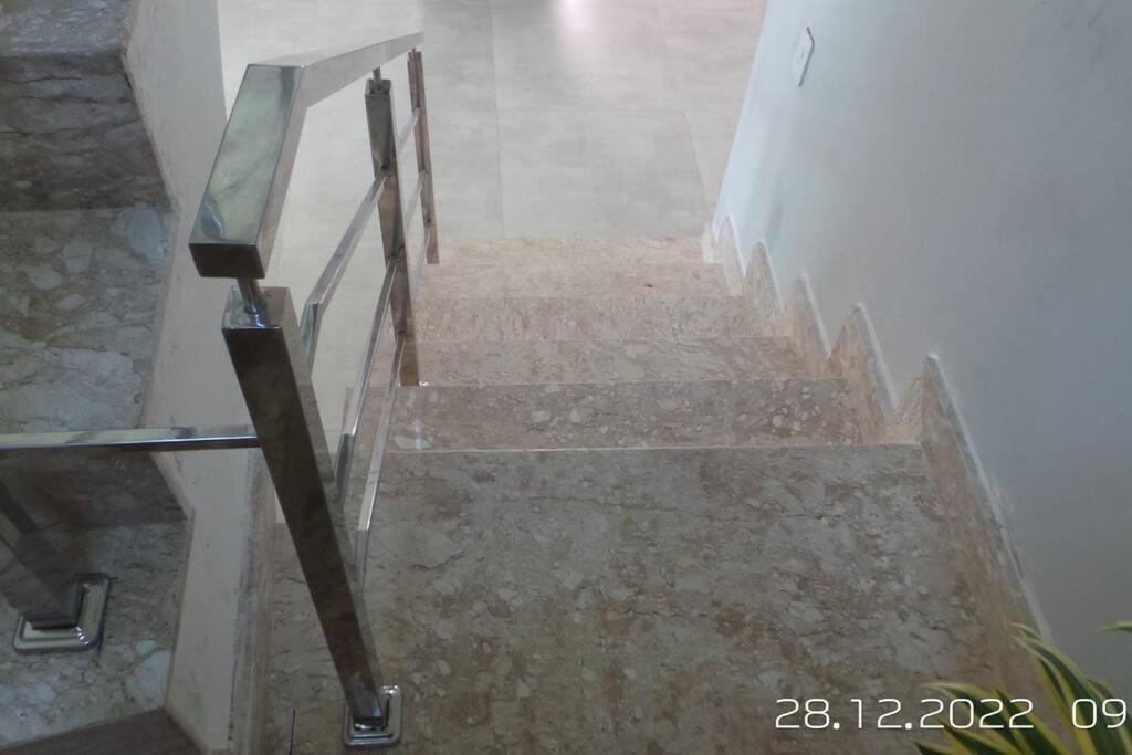 Excelente casa com Piscina