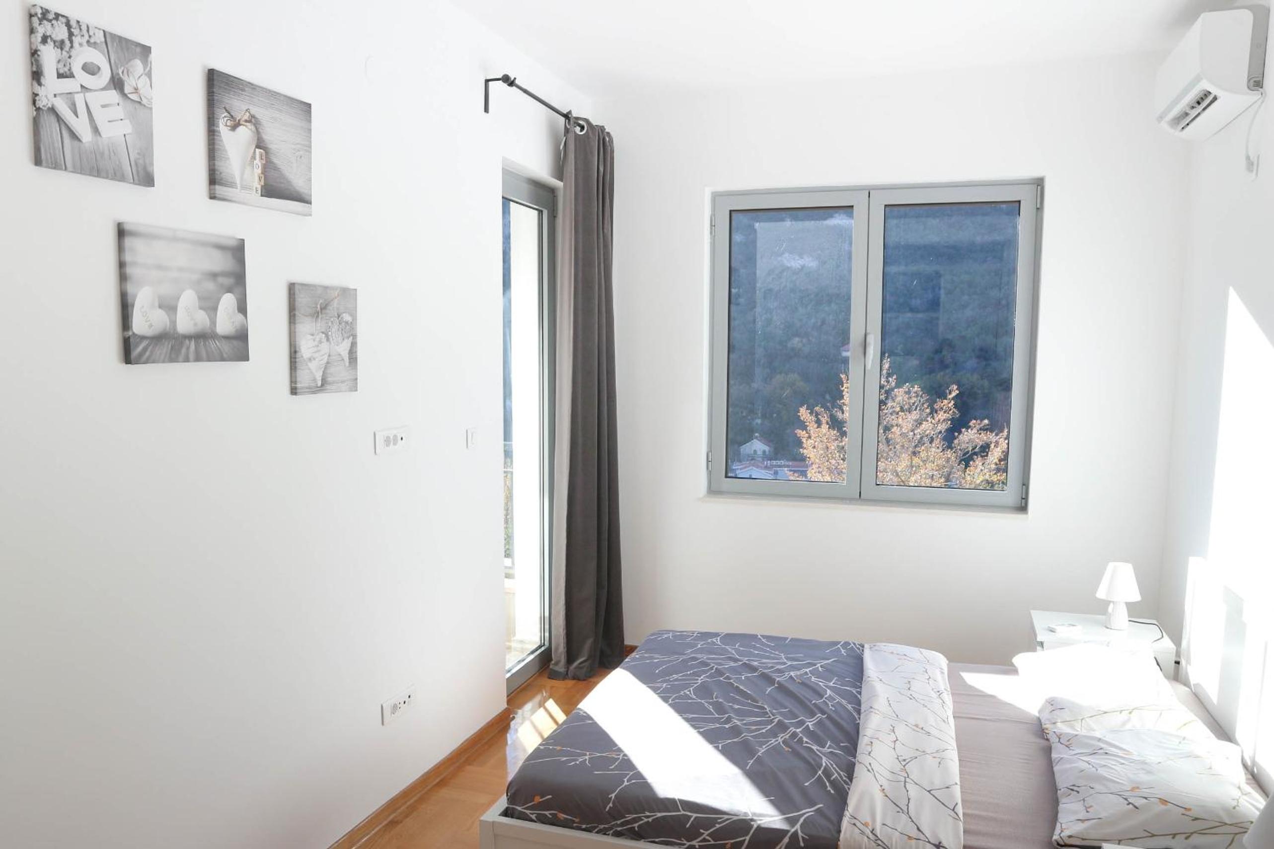 Lavender Bay Apartments D3 or D5 I by Andreas Crivellaro view 4