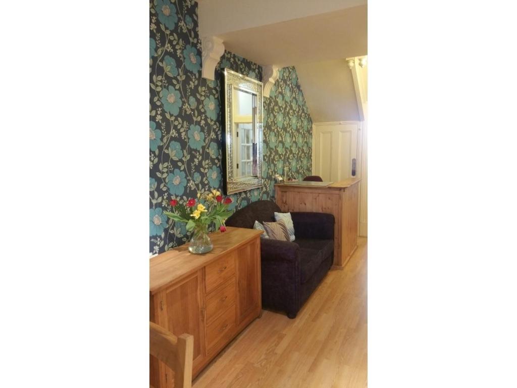 Diamonds Guest House - Image 3