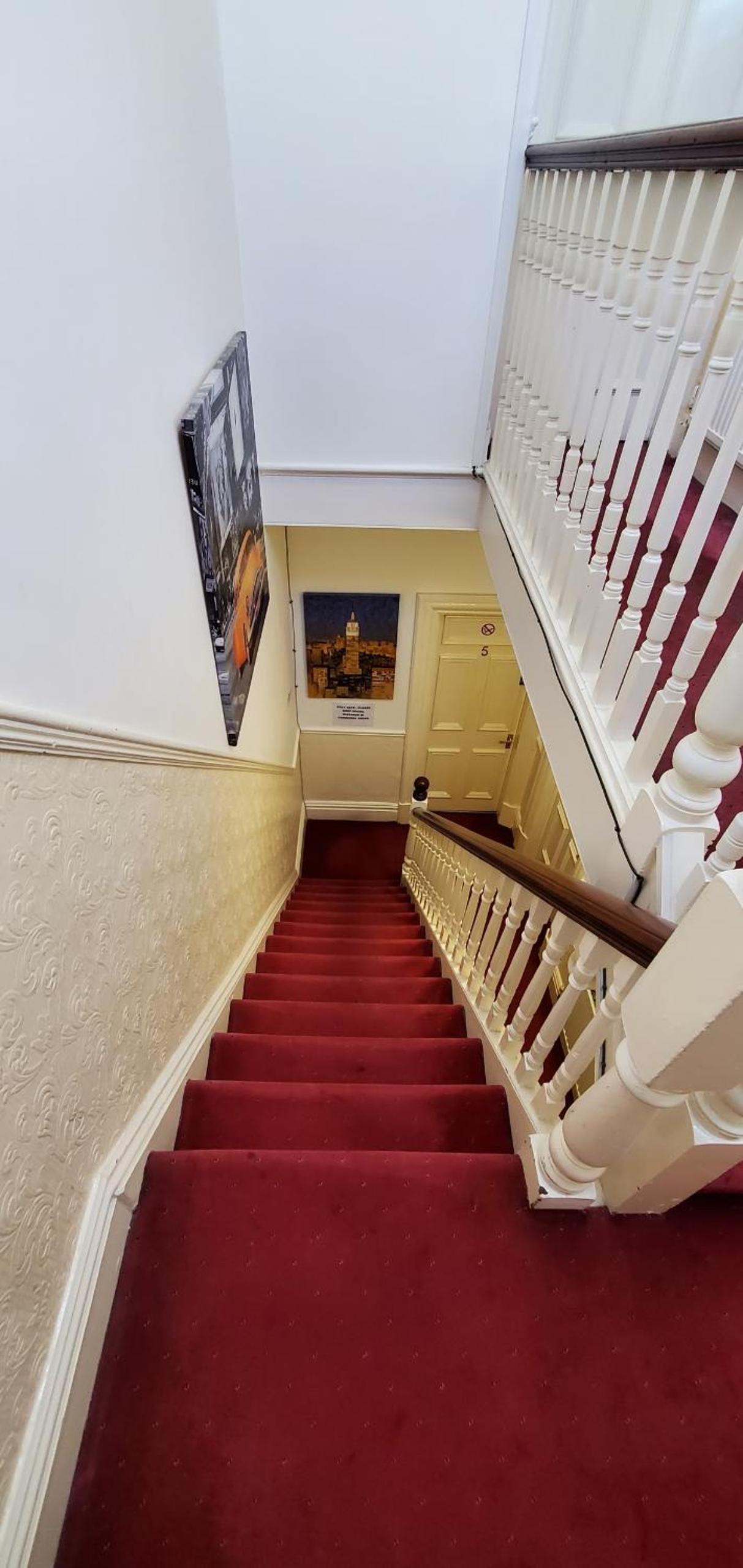 Diamonds Guest House - Image 2