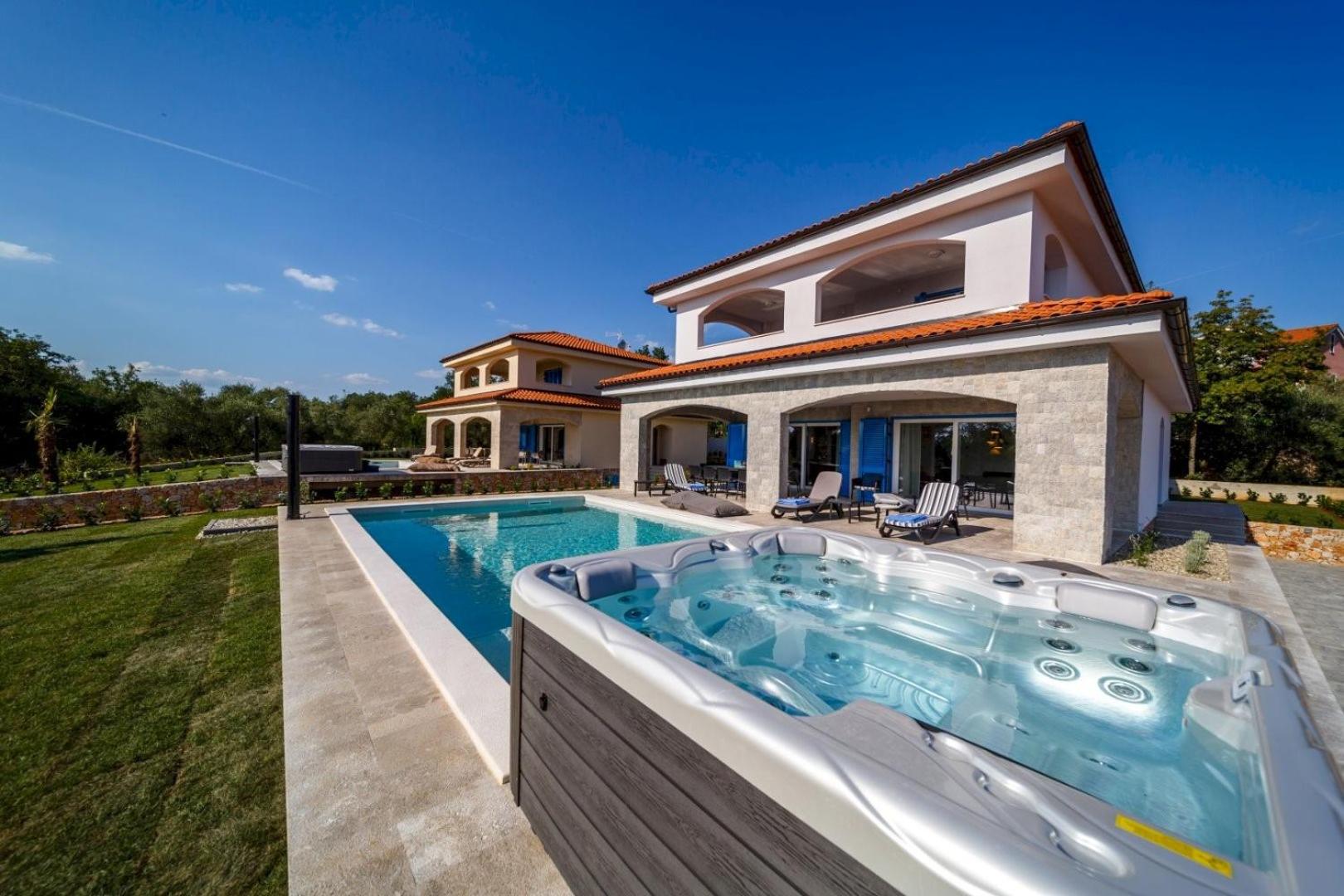 Luxury Villa Loma 2 view 2