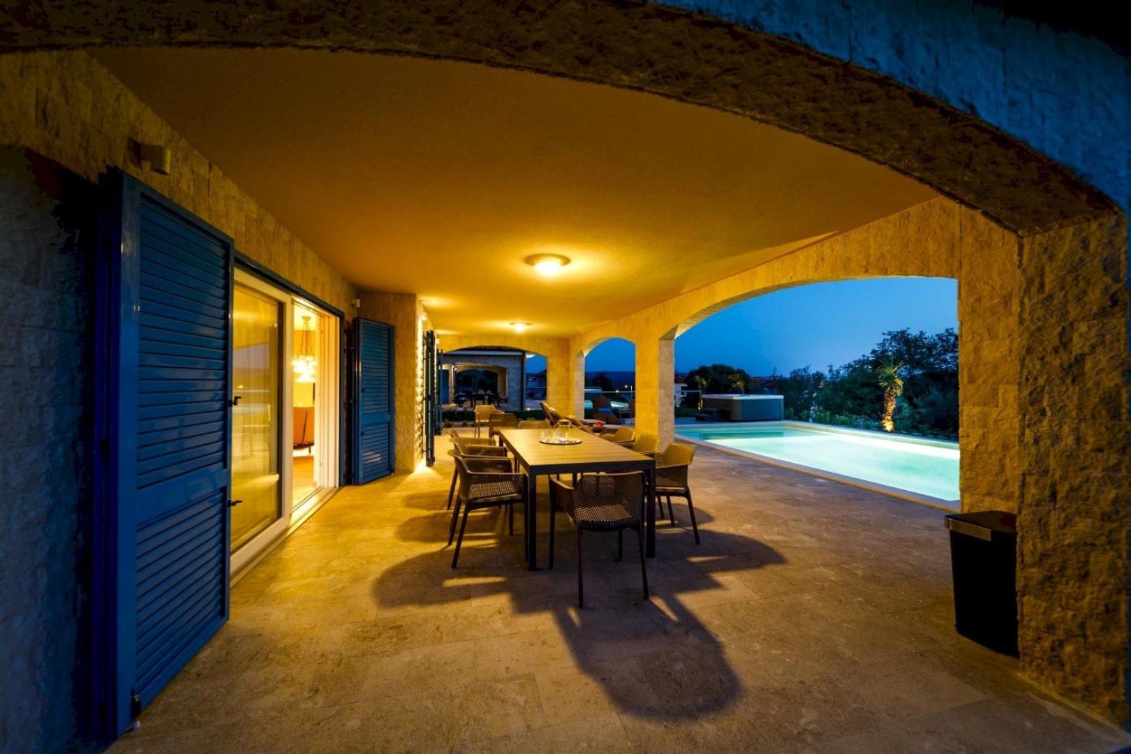 Luxury Villa Loma 2 view 3