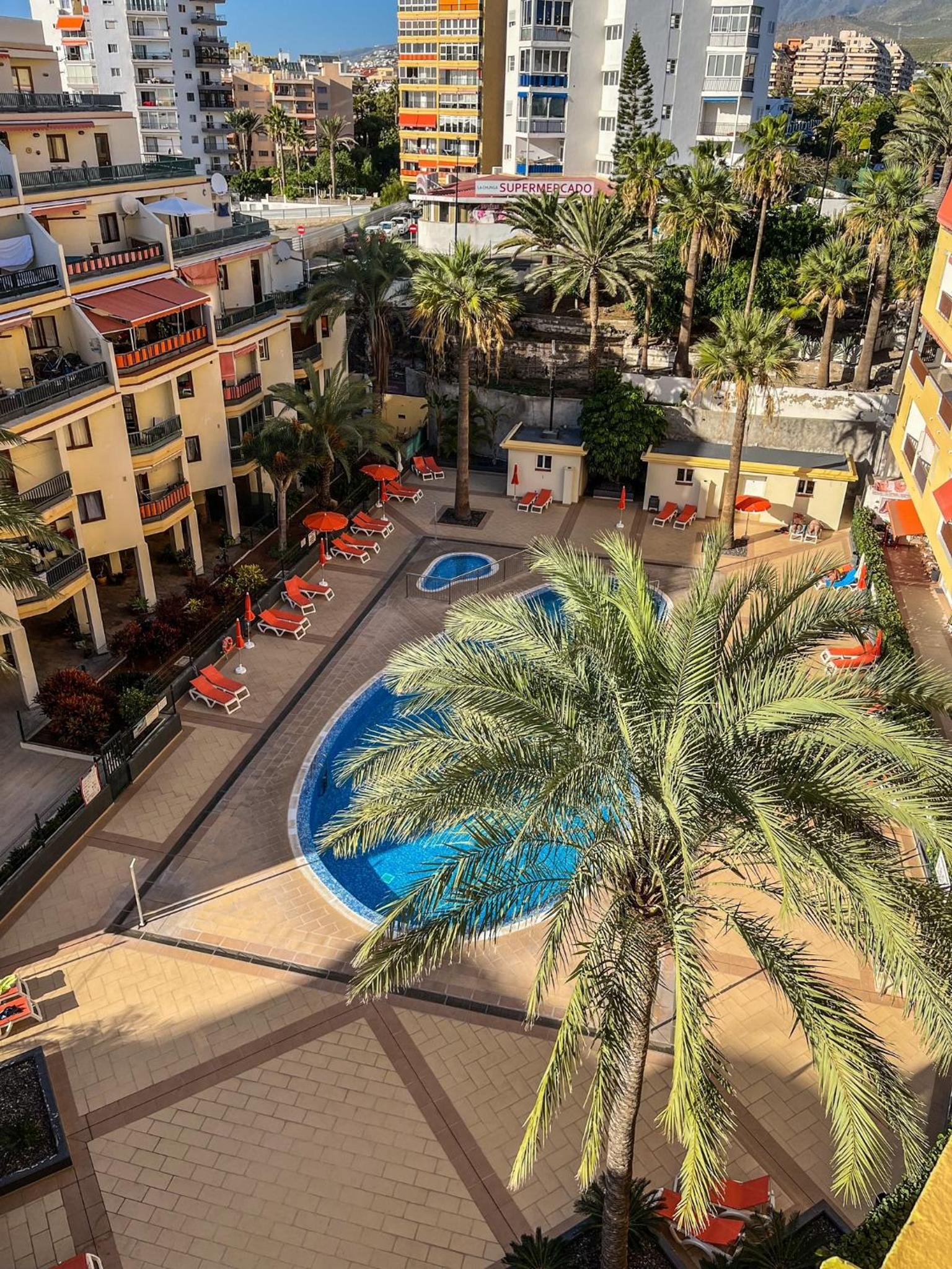 LUXORY DREAMY SUNSET, SeaFront, Direct Access To The Promenade,Wifi,Pool,Free Parking view 4