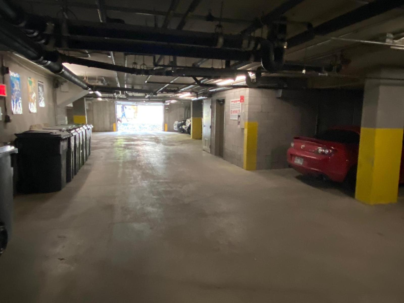 ApartHotelMontreal by Les Terrasses Saint Urbain 2225I2