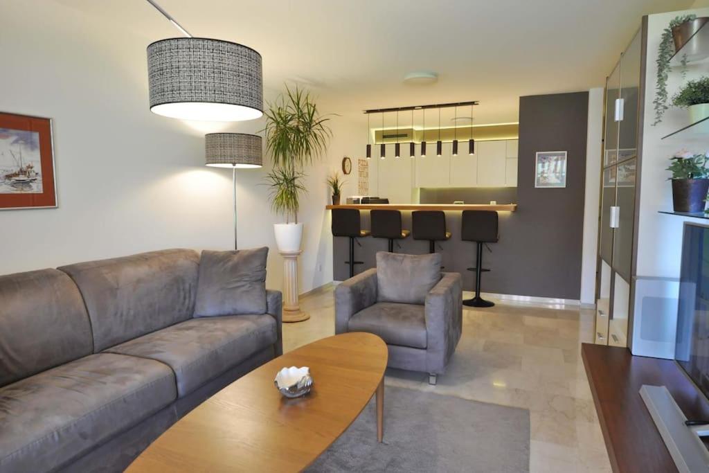 Ferienwohnung am See mit Pool und Sauna