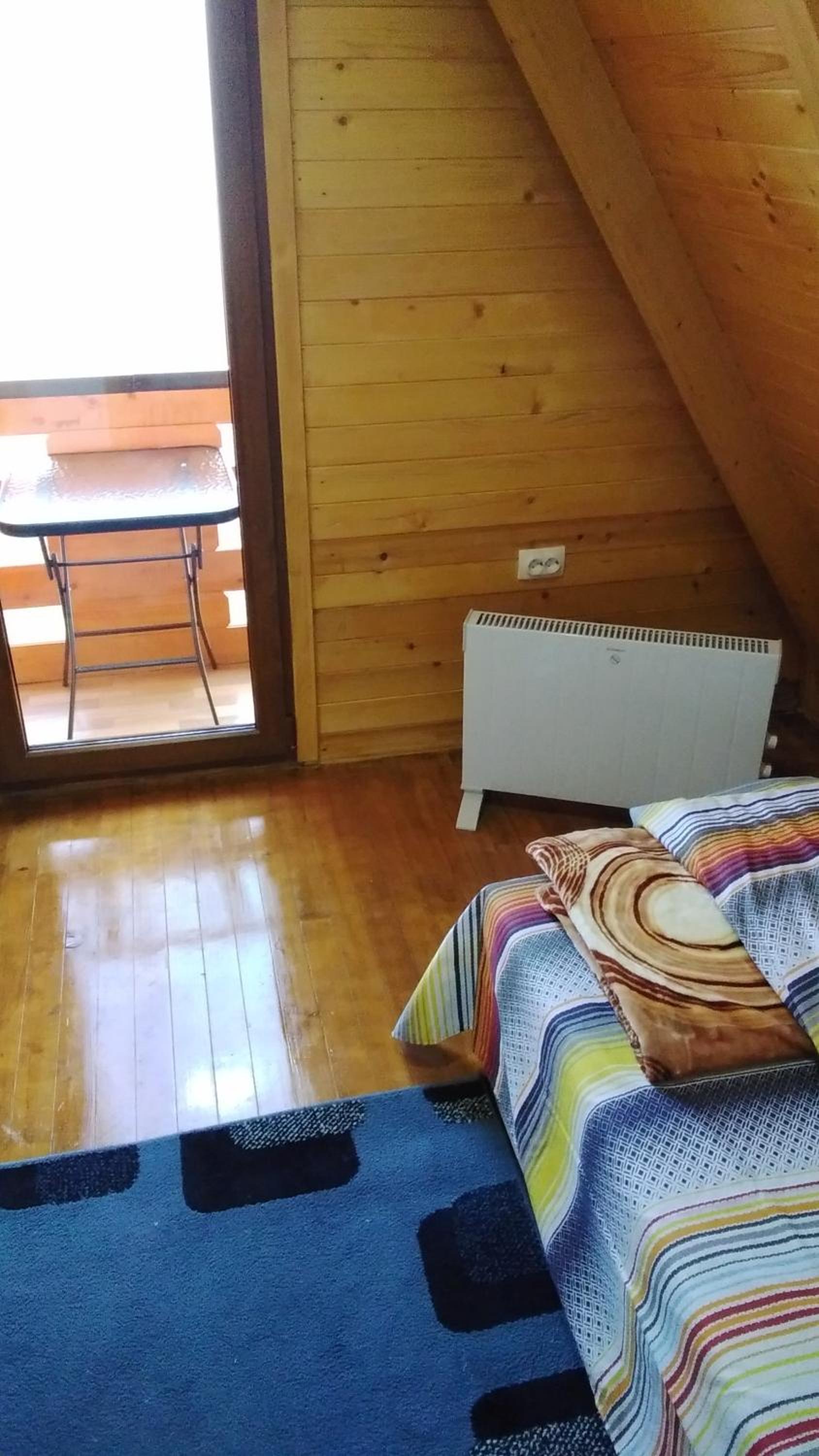 ROMANIJA - Brvnara za odmor