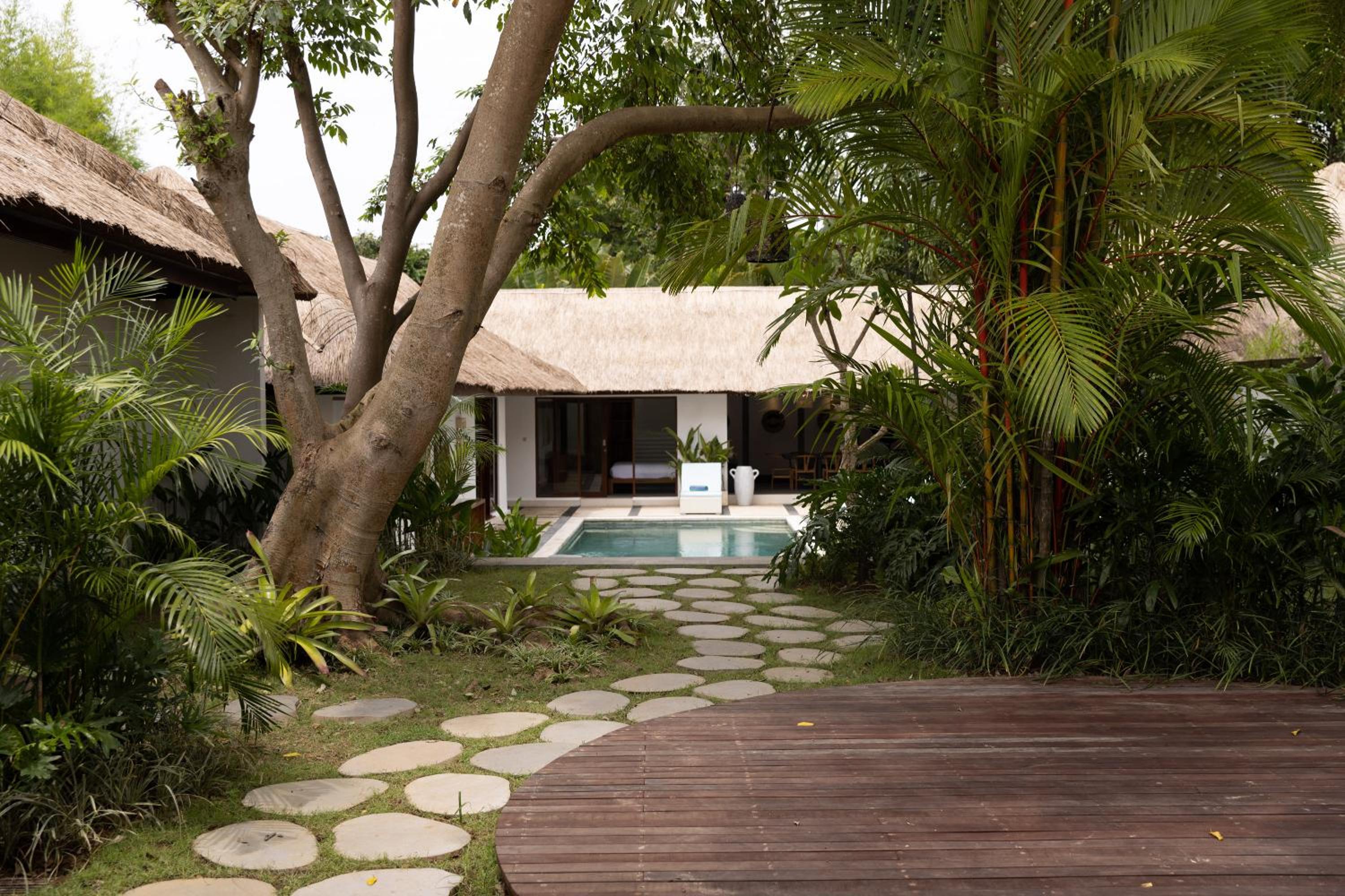 Spaceous 6BR Villa with Garden - Perfect for Groups & Families view 3