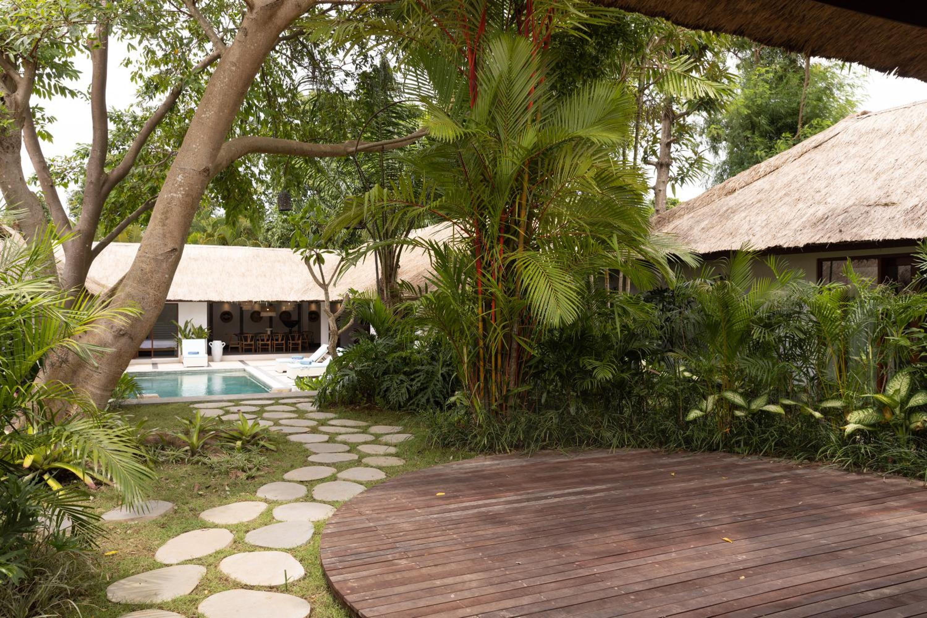 Spaceous 6BR Villa with Garden - Perfect for Groups & Families view 5
