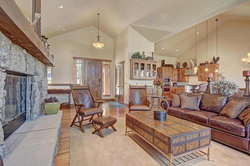 Moose Crossing Lodge